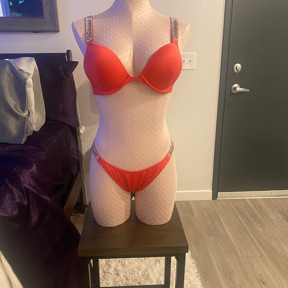 VS bombshell bikini (small top medium bottom)